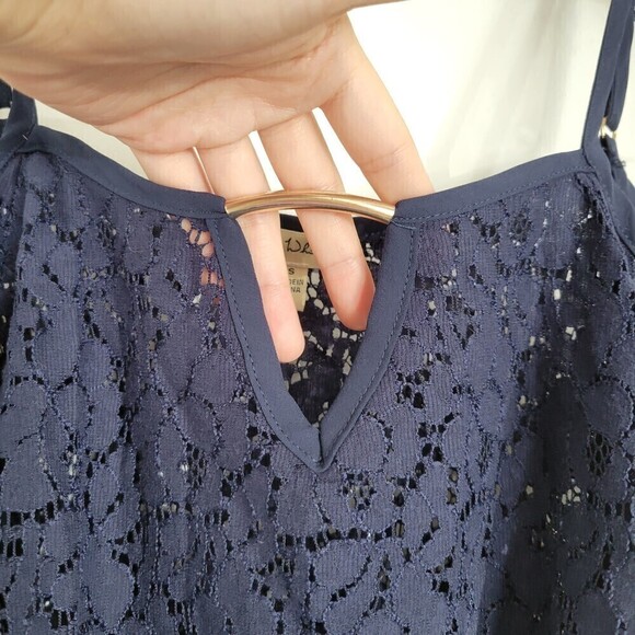 Lily White Navy Blue Floral Lace Cold Shoulder 3/4 Sleeve Blouse Top Size Small - Picture 5 of 13